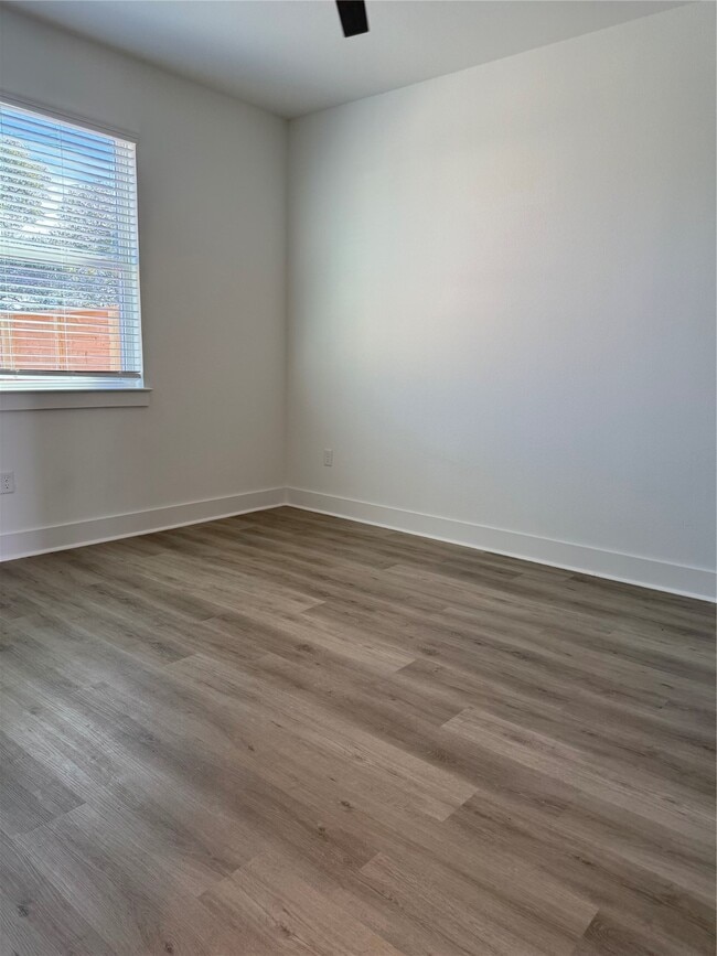 Photo - 22230 Dutch Oven Dr Unit B