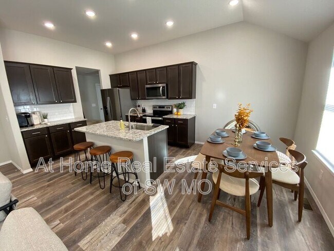 Photo - 346 W Frst Holw St