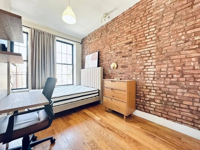 Photo - Furnished room/NOT APARTMENT Unit 3FL