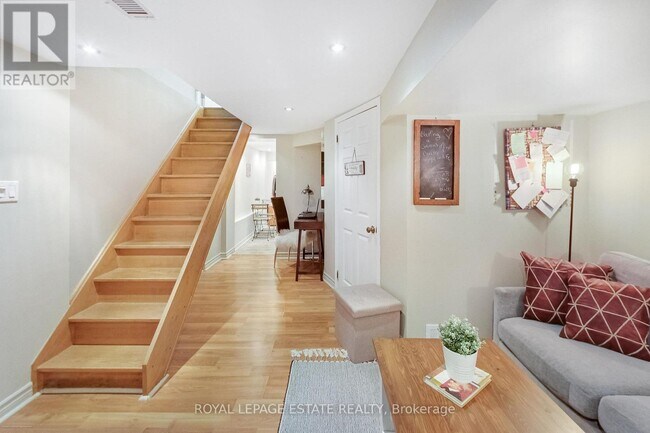 Photo - 4 Linton Ave
