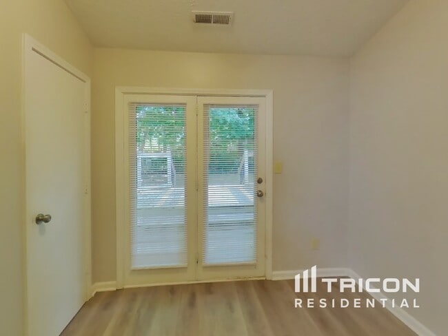 Photo - 4241 Robertson Blvd
