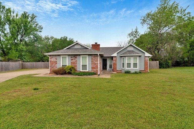 Building Photo - Beatifully Updated East Fay Home! Must See!