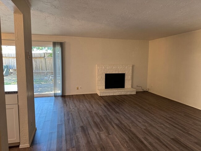 Photo - Updated 2-bedroom 1.5 bath duplex in Springfield!