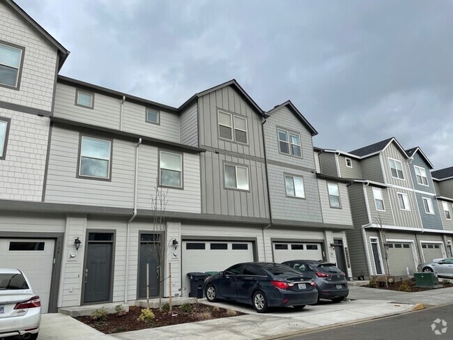 Building Photo - THREE BEDROOM TOWN HOME IN WOODLAND