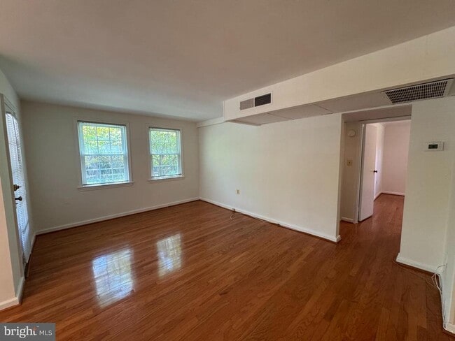 Building Photo - 6500 Boulevard View Unit A1