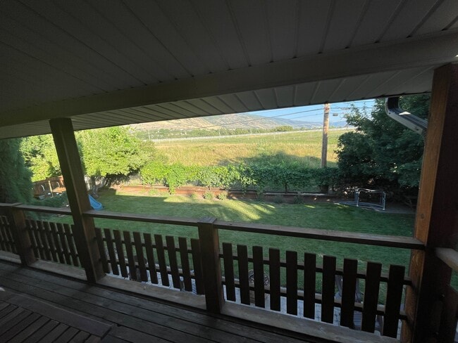 Photo - 842 Shannon Rd