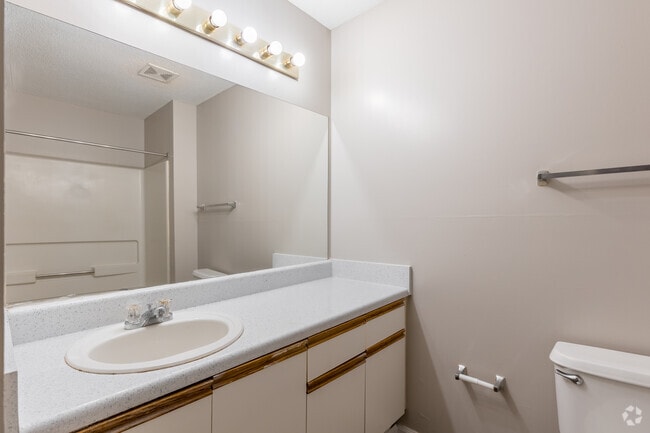 3BR, 2BA - 1,237SF