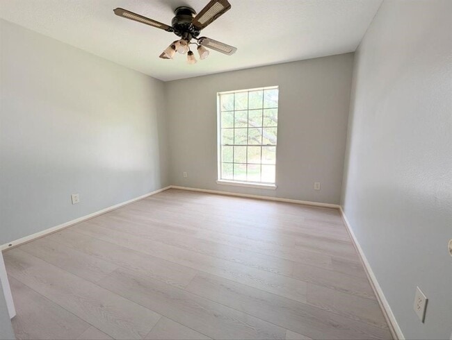 Photo - 4521 Stonebridge Dr