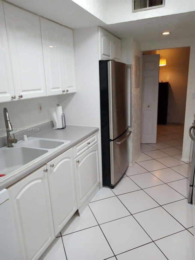 Photo - 2700 Riverside Dr Unidad 108-B