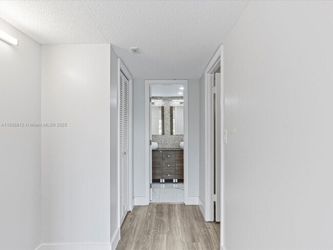 Building Photo - 3150 N Palm Aire Dr Unit 406 Rental