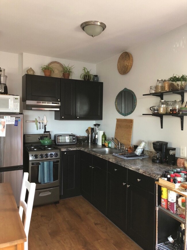 Building Photo - 3873 Canning Avenue Unit Studio