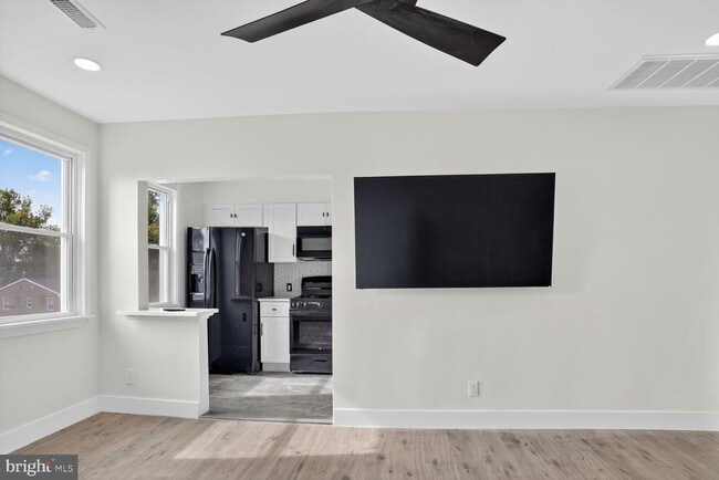 Photo - 1116 Gleneagle Rd
