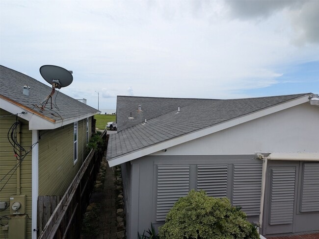 Building Photo - 1112 Ave M 1/2