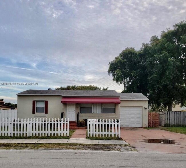 Photo - 1942 Thomas St House