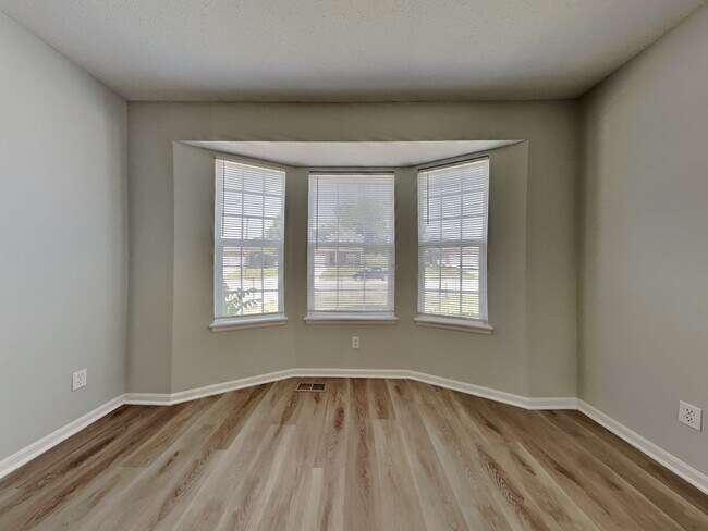 Photo - Charming 4-Bed, 2-Bath Home in Kansas City with Garage