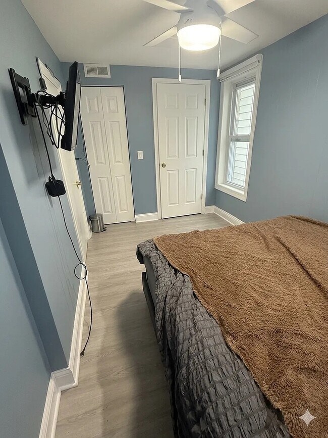 Photo - 1812 W Erie St Unit 2