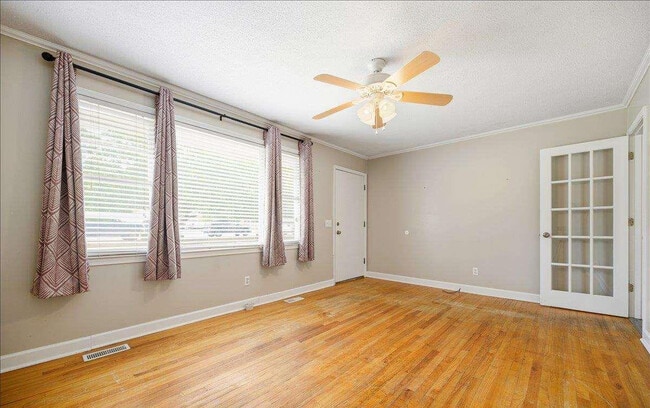Photo - 1007 Greenleaf Rd