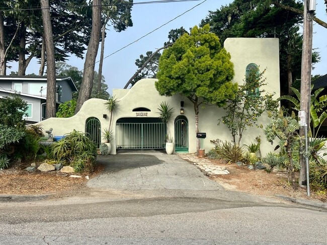 671 Taylor St