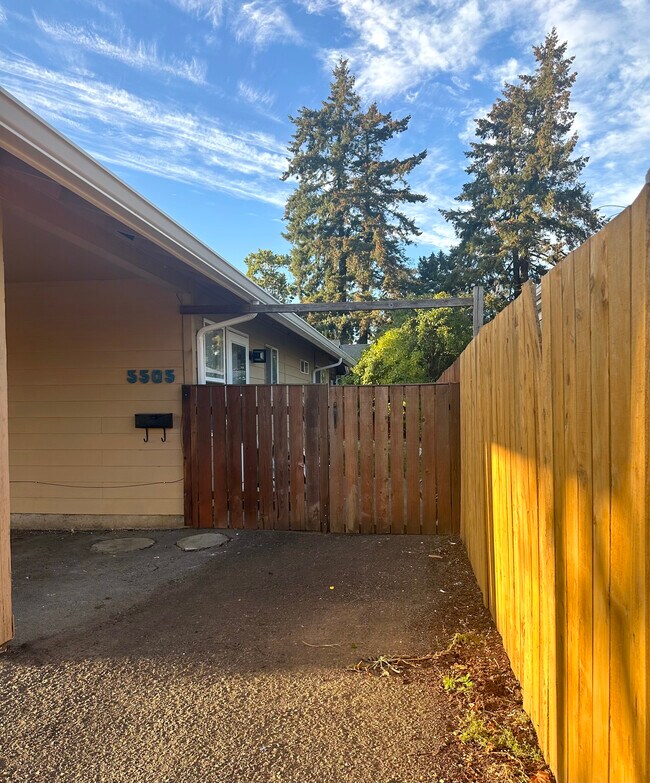 5505 SE Flavel St House House Rental in Portland, OR
