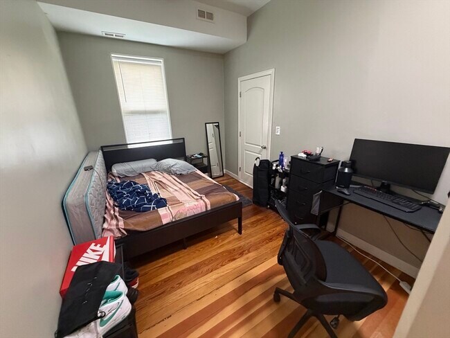 Photo - 301-305-305 Dudley St Unidad 6