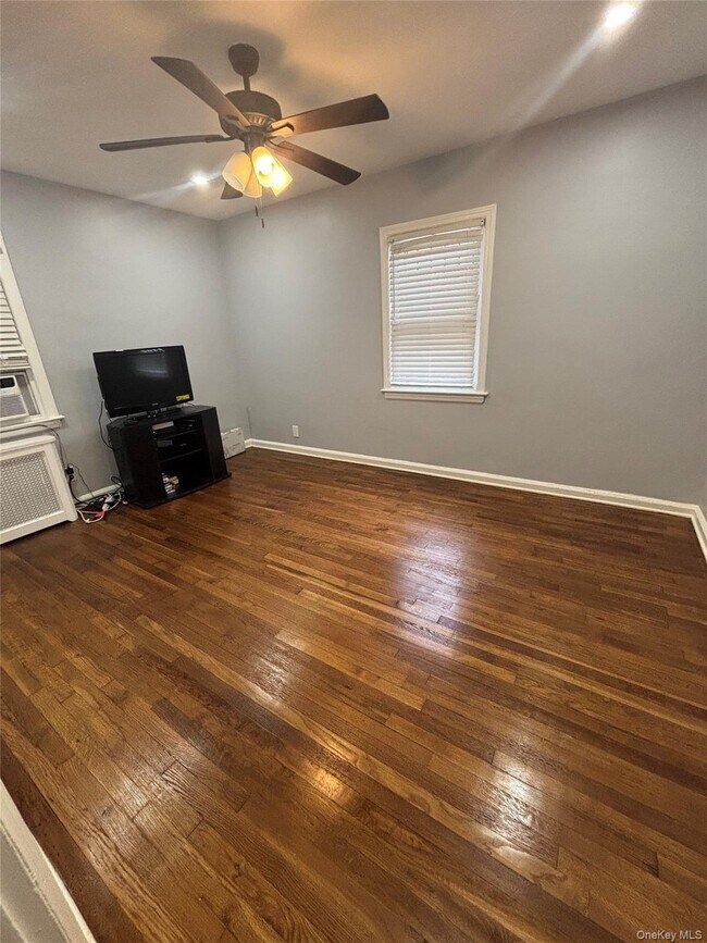 Photo - 227-46 113th Dr