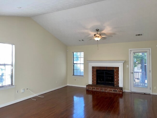 Photo - Spacious 3 Bed/2 Bath Ranch with Over 1800...