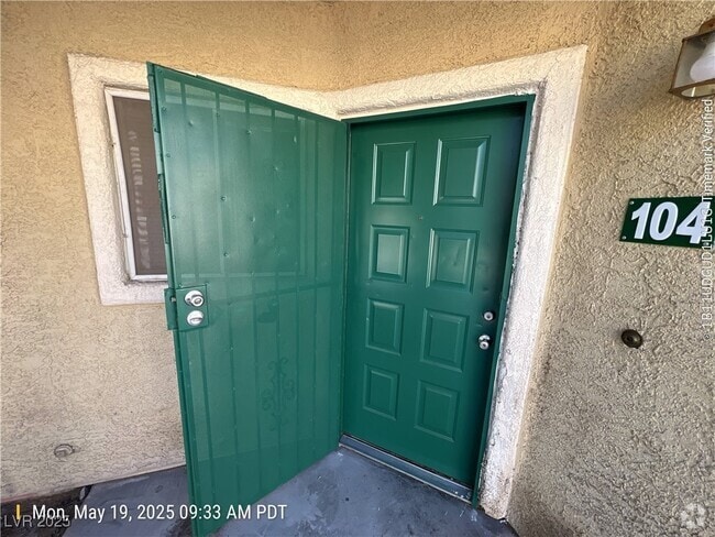 Building Photo - 1533 Linnbaker Ln Unit 104 Rental