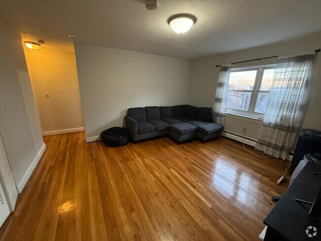 Building Photo - 69 Chiswick Rd Unit 9 Rental