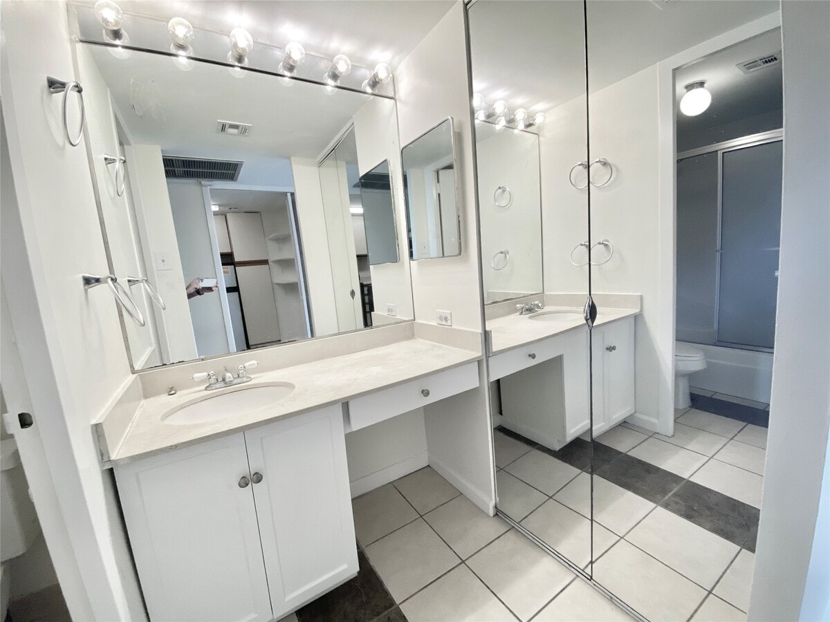 Photo - 2016 Main St Unit 1612