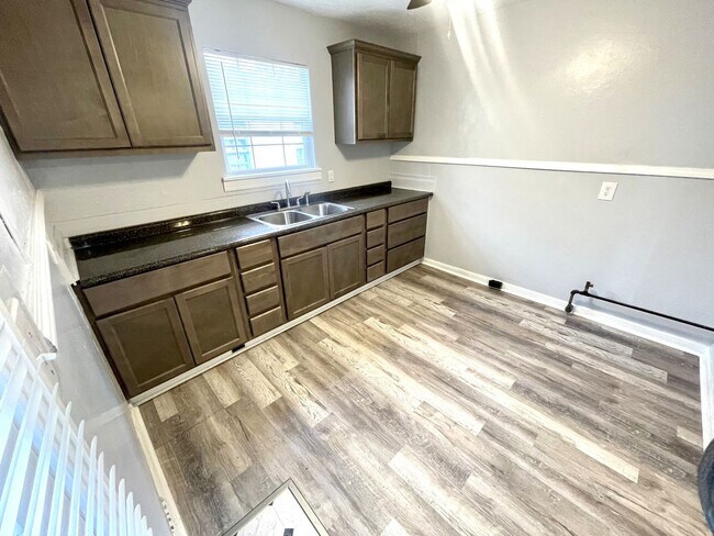 Photo - 4565 Detroit Ave