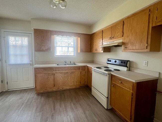 Photo - Two bedroom, 1.5 townhouse in Graham (Park Place Apts) Unidad N