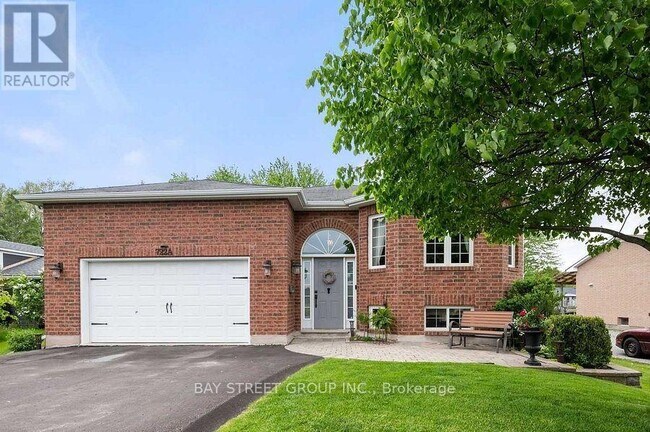 Photo - 722A Lake Dr S