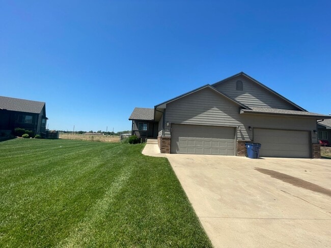 2022/26 E Village Estates Dr - 2022/26 E Village Estates Dr Apartment Unit 2022