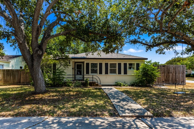 Building Photo - 333 Foster Dr