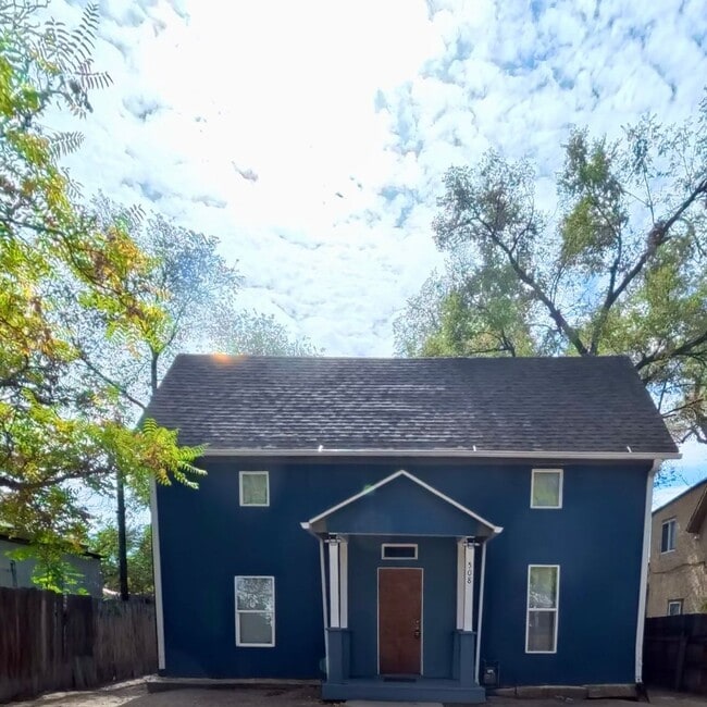 Cozy 2 bedroom 1 bath washer and dryer inc... - Cozy 2 bedroom 1 bath washer and dryer inc...