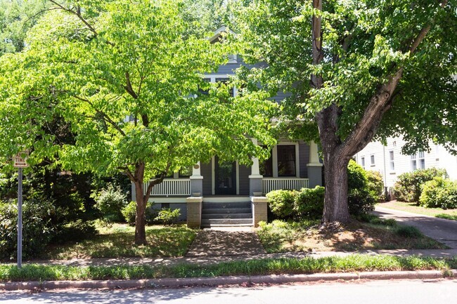 Building Photo - Gorgeous 3 Bedroom Historic Home Located i...