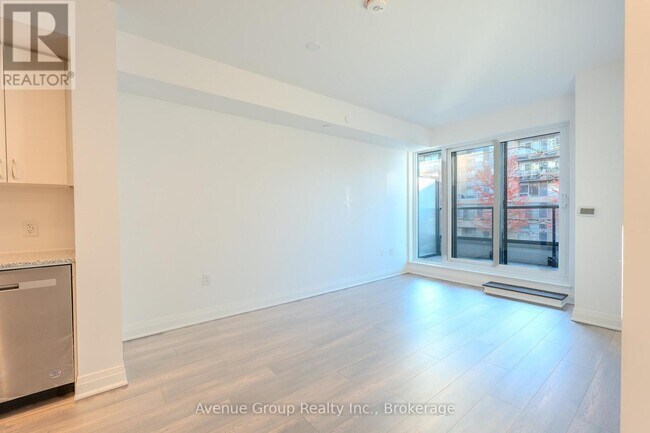 Photo - 700 Sheppard Ave W Unité 203