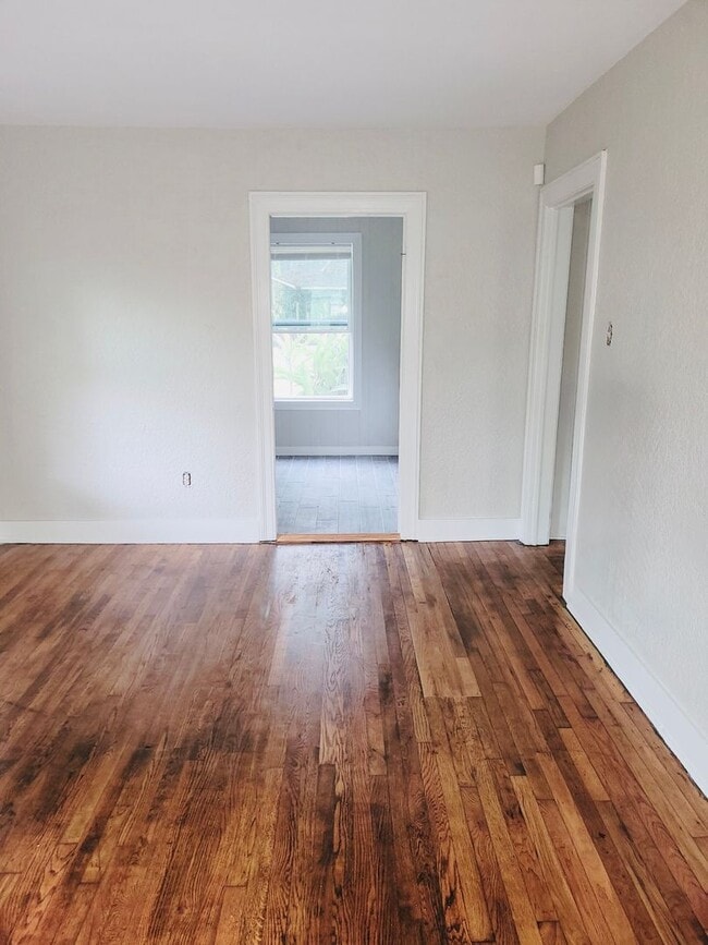 Photo - 4958 Bradley St