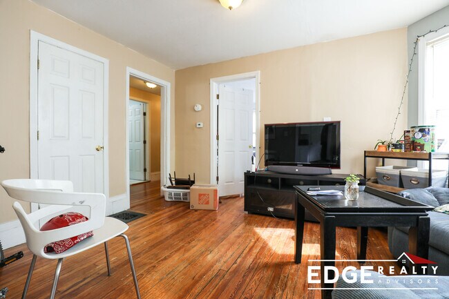 Photo - 70 Antwerp St Unit 1
