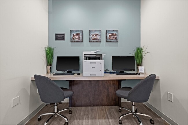 Photo - Hills of Valencia Apartments