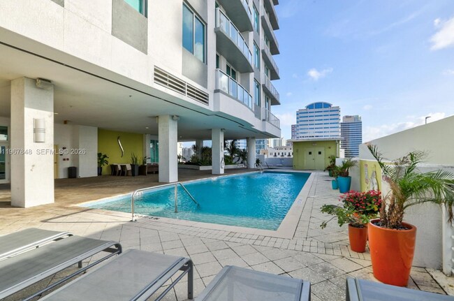 Photo - 315 NE 3rd Ave