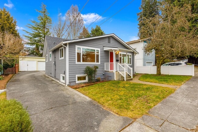 Photo - Greenlake Charming 3 Bedroom 1.75 Bath Huge Finished Family Room & Unfinished Basement