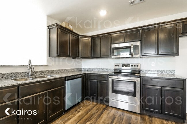 Photo - 803 Granite Cir SW