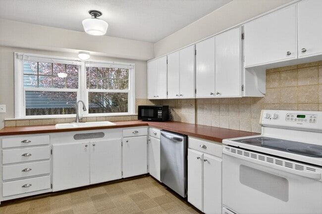 Photo - 3660 SE Tenino St