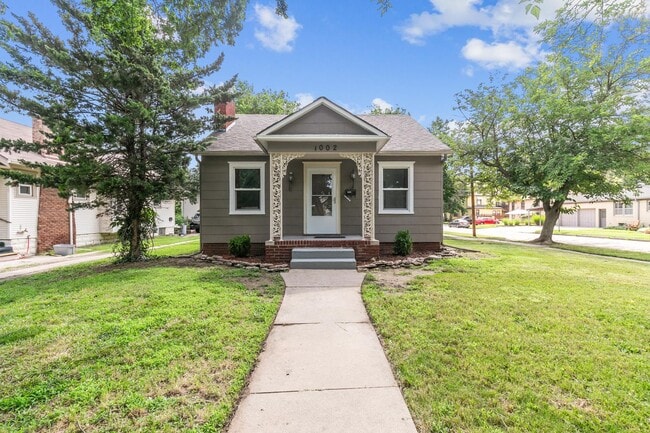 Building Photo - Riverside 4 Bedroom 3 Bathroom Rental