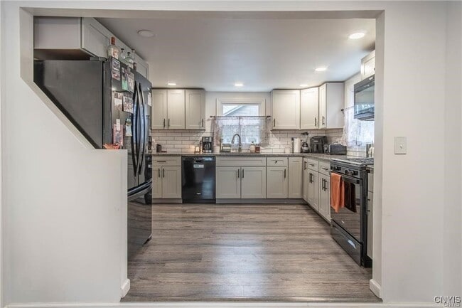 Photo - 215 Francis St