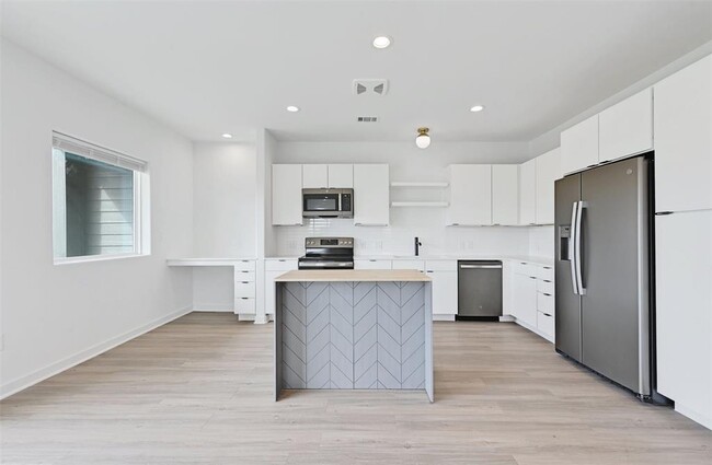 Photo - 100 Mockingbird Ln W Unidad 301 Rental