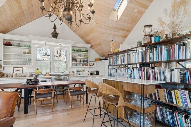 Photo - 2 Kite Hill Ln