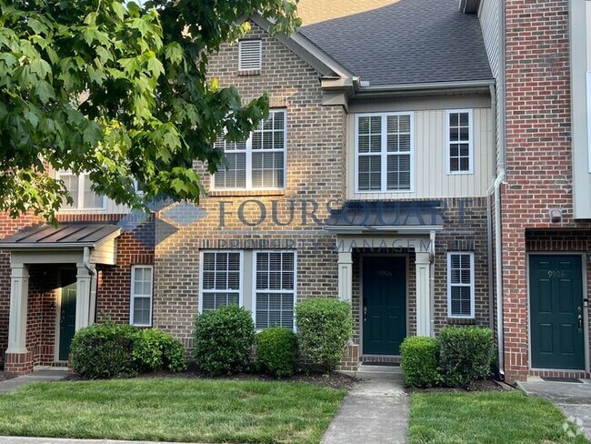Building Photo - End-unit Townhome | One Car Garage | Brier...