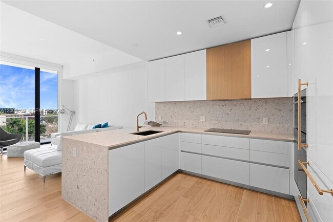 Photo - 2678 Tigertail Ave Unit 615